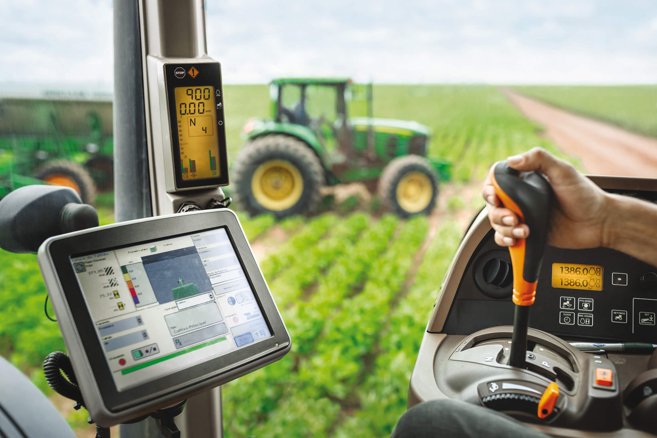 GPS data transmission to tractors in fields